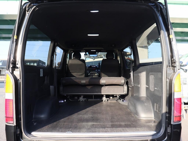 Toyota Hiace Van 9