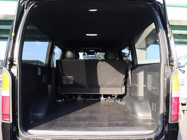Toyota Hiace Van 10