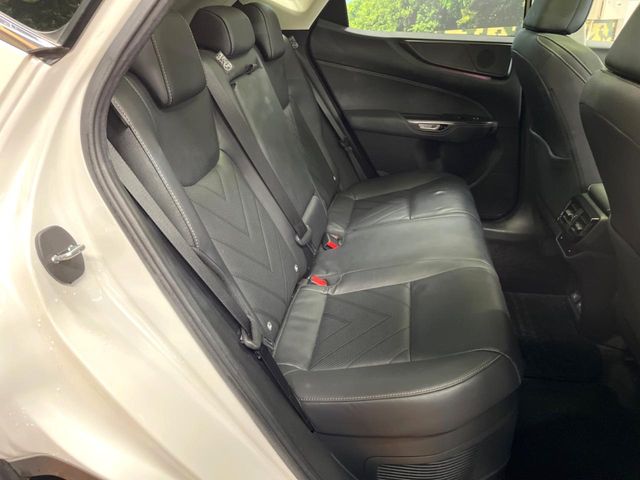 Lexus NX 9