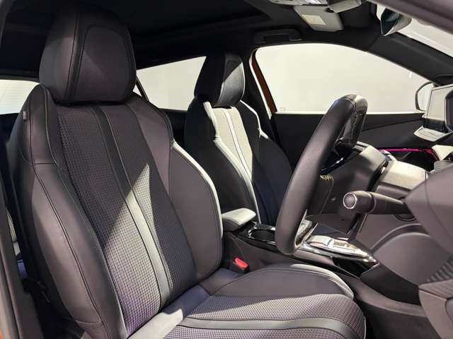 Peugeot SUV e-2008 4