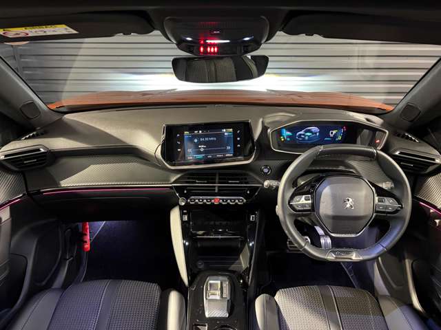 Peugeot SUV e-2008 5