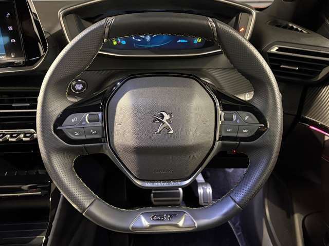 Peugeot SUV e-2008 6