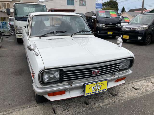 Nissan Sunny Truck 3