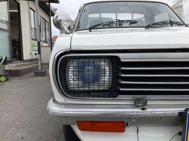 Nissan Sunny Truck 8