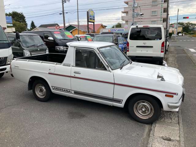 Nissan Sunny Truck 10