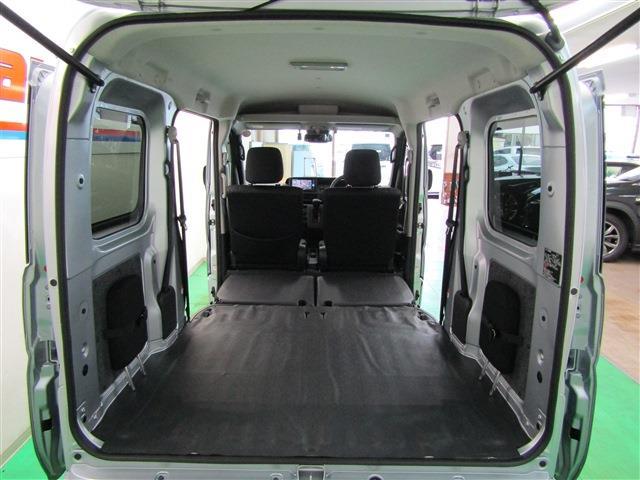 Daihatsu Hijet Cargo 11