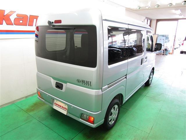 Daihatsu Hijet Cargo 6