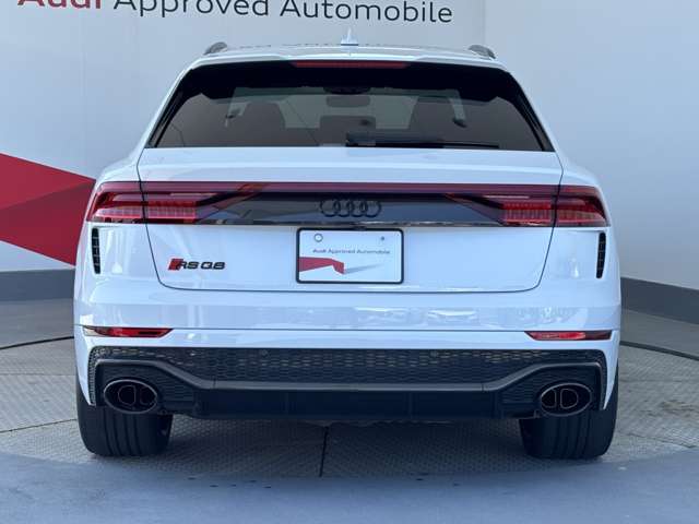 Audi RS Q8 4