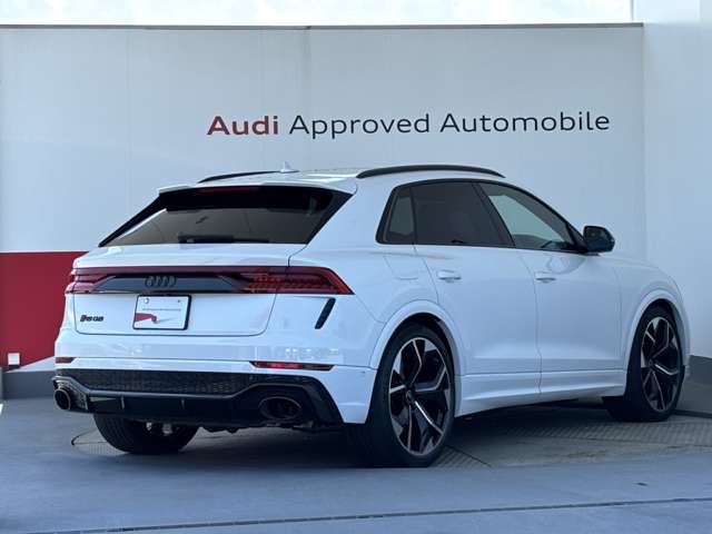 Audi RS Q8 7