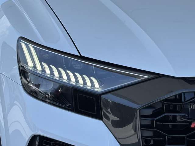 Audi RS Q8 10