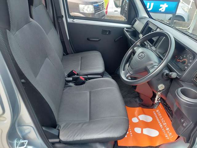 Daihatsu Hijet Cargo 11