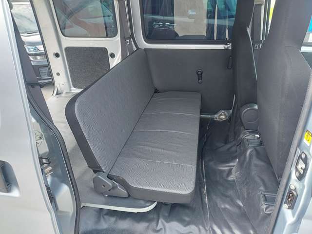 Daihatsu Hijet Cargo 12