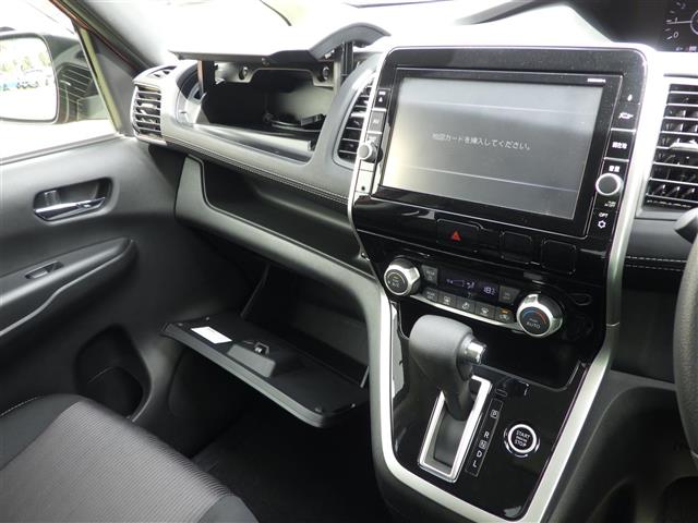 Nissan Serena 11