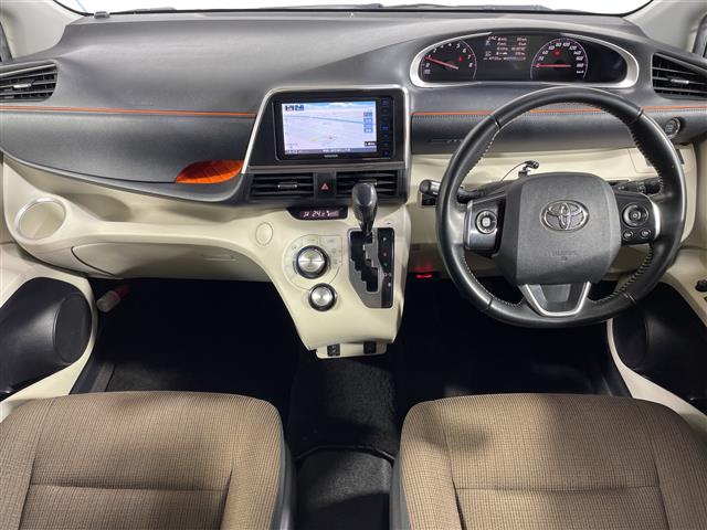 Toyota Sienta 4