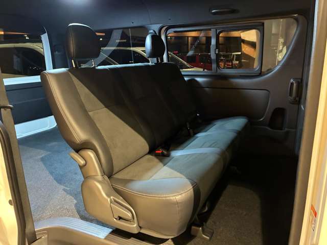 Toyota Hiace Van 4