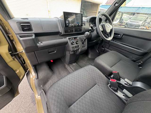Daihatsu Hijet Deck Van 10