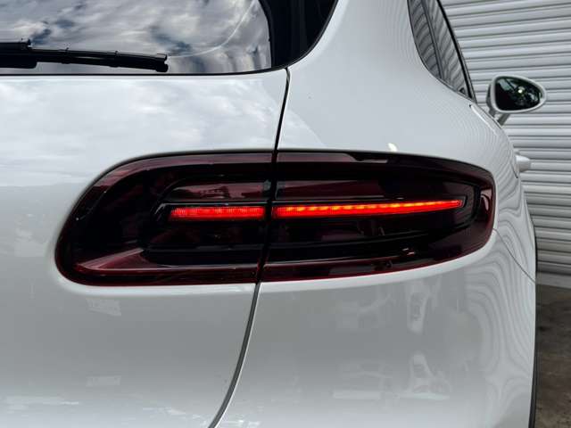 Porsche Macan 4
