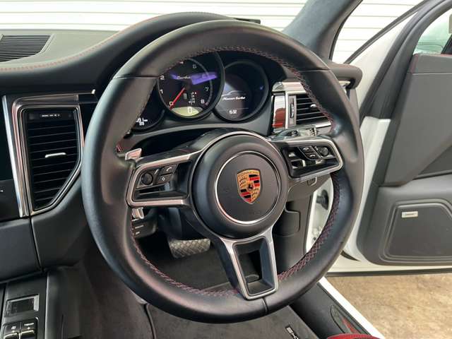 Porsche Macan 8