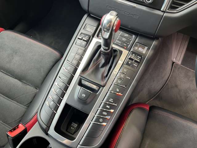 Porsche Macan 9