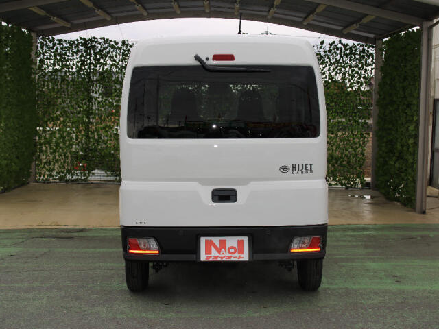 Daihatsu Hijet Cargo 6