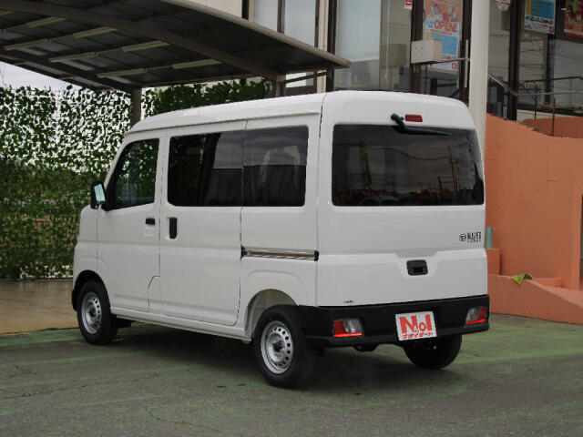 Daihatsu Hijet Cargo 7