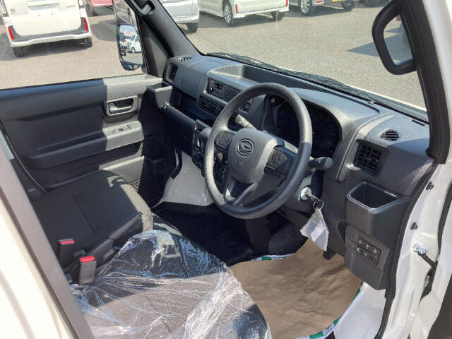 Daihatsu Hijet Cargo 12