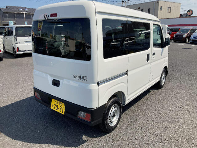 Daihatsu Hijet Cargo 4