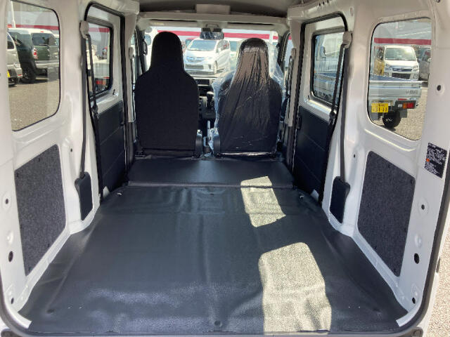 Daihatsu Hijet Cargo 9