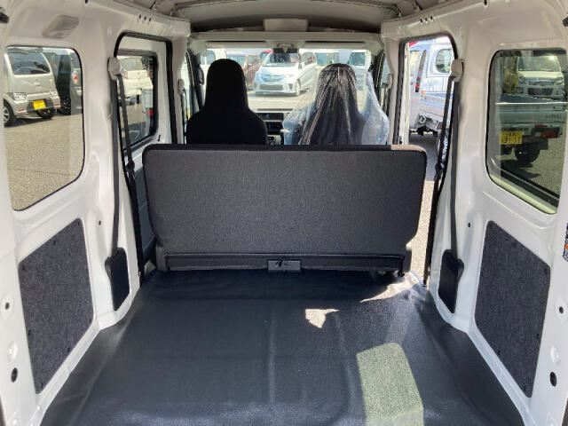 Daihatsu Hijet Cargo 10