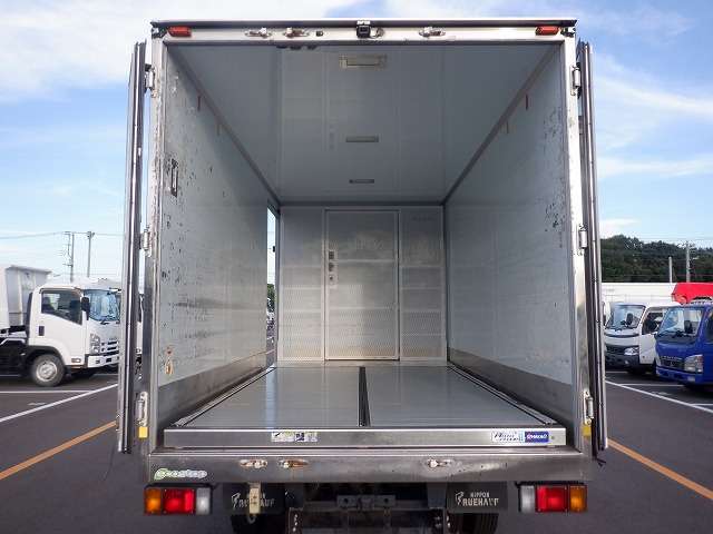 Isuzu Elf 12