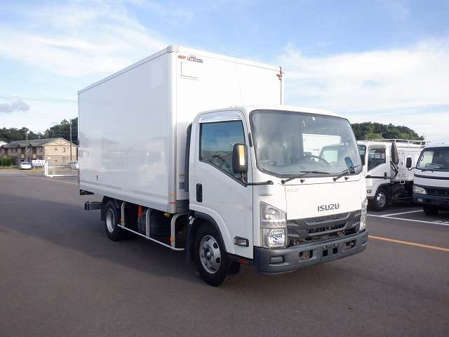 Isuzu Elf 6
