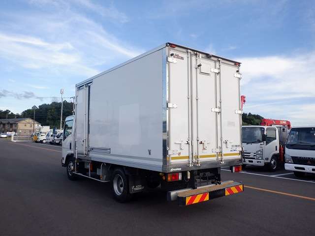 Isuzu Elf 8