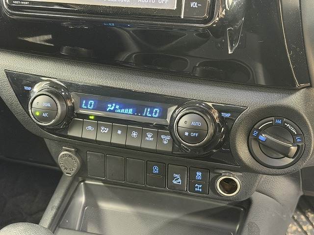 Toyota Hilux 9