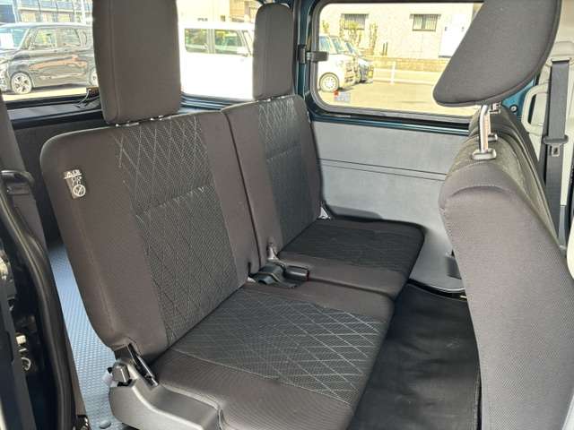 Daihatsu Atrai 7