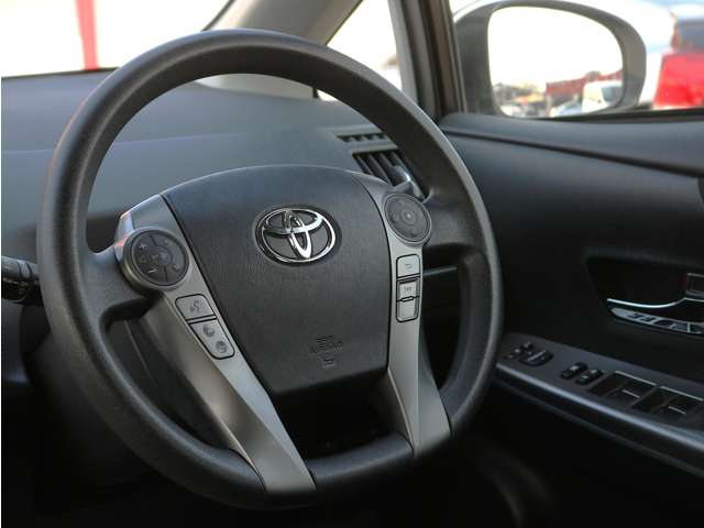 Toyota Prius α 12