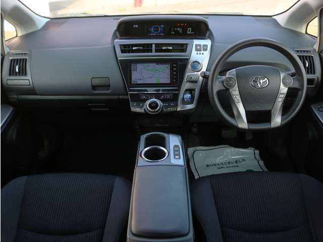 Toyota Prius α 4