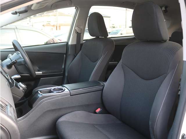 Toyota Prius α 5