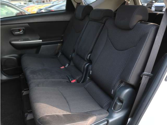 Toyota Prius α 6