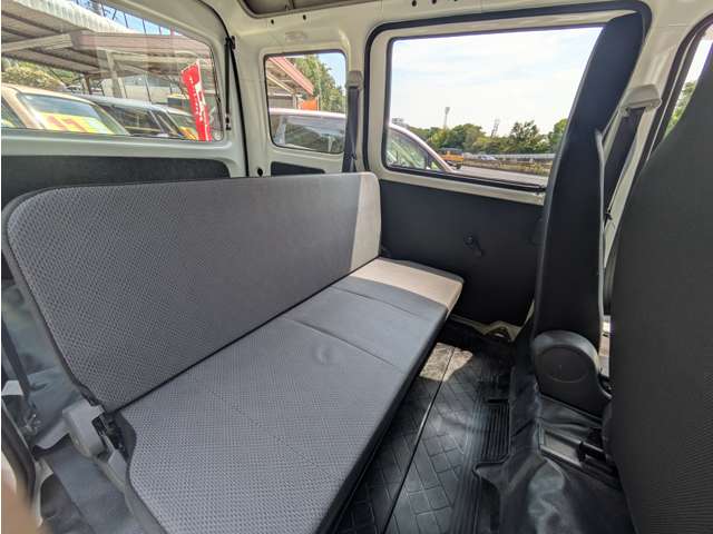 Daihatsu Hijet Cargo 8