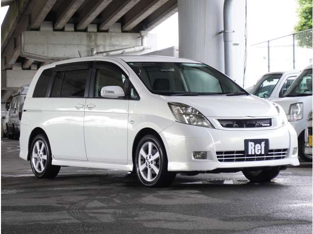 Toyota Isis 3