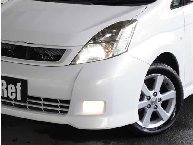 Toyota Isis 9