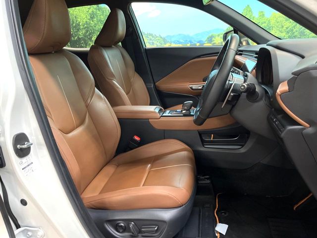 Lexus LBX 8