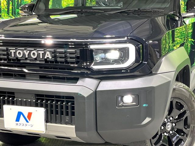 Toyota Land Cruiser FJ 12