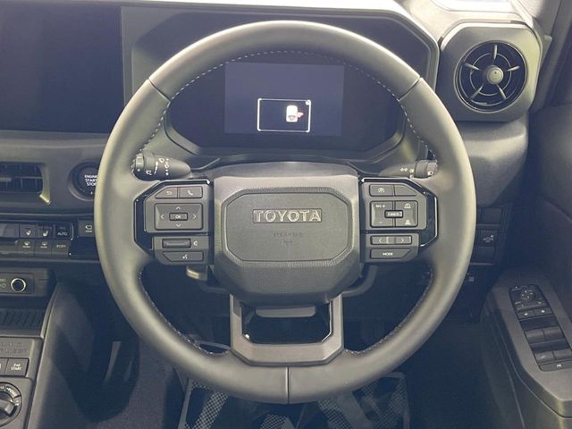 Toyota Land Cruiser FJ 11