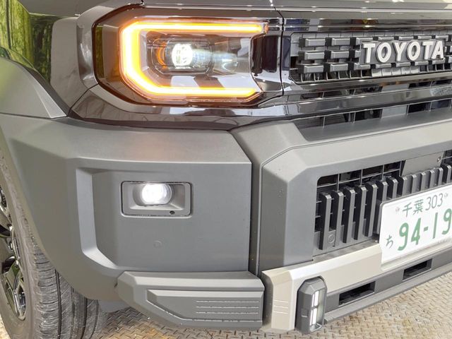 Toyota Land Cruiser FJ 12