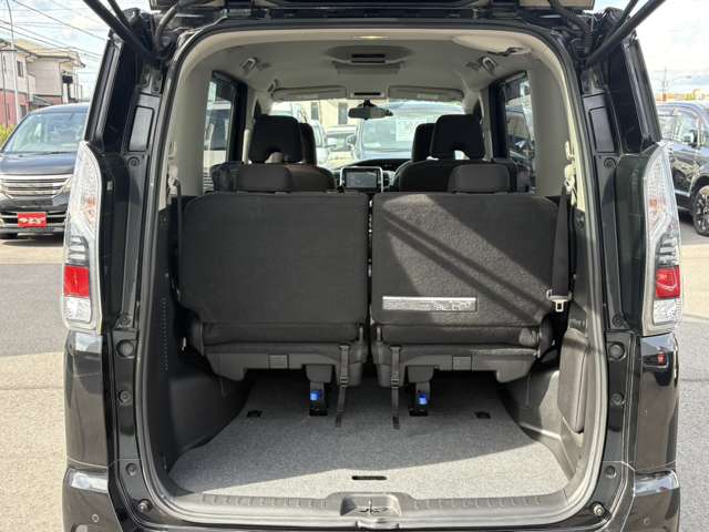 Nissan Serena 11