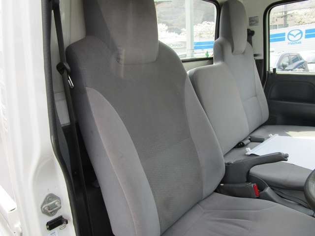 Isuzu Elf 12