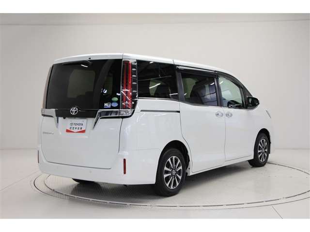 Toyota Esquire 4
