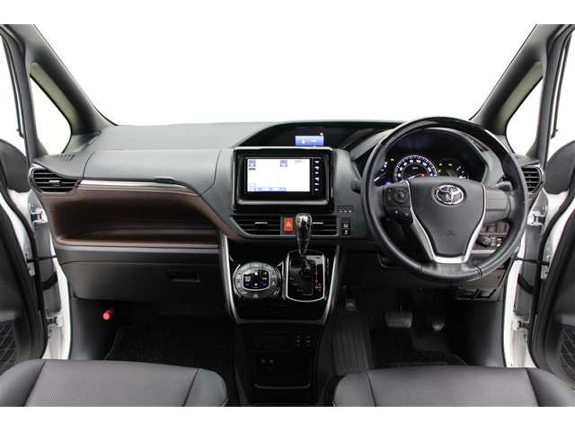 Toyota Esquire 5