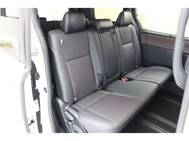 Toyota Esquire 7